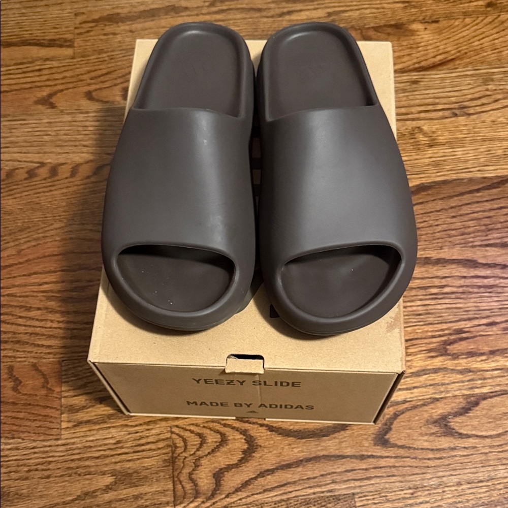 Adidas Yeezy Slide in Rich Brown